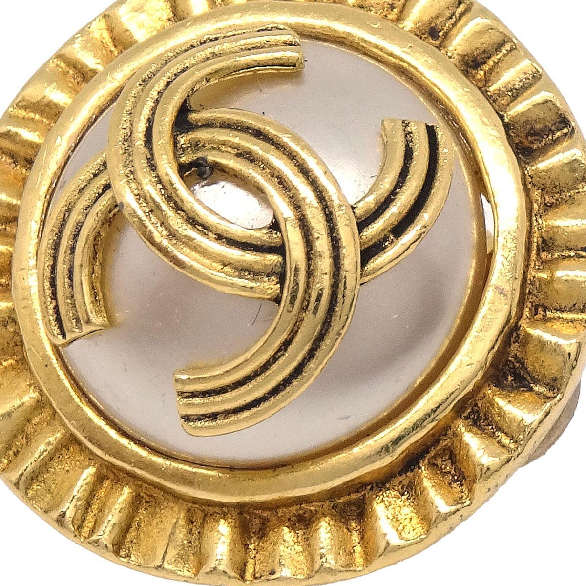 Chanel Chanel CC Clip On Earrings Faux Pearl Embellished Metal Goud