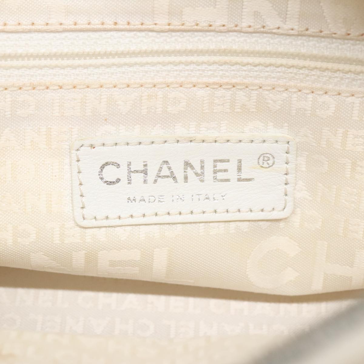 Chanel Chanel Ultimate Soft Frame Bag Quilted Calfskin Medium Wit