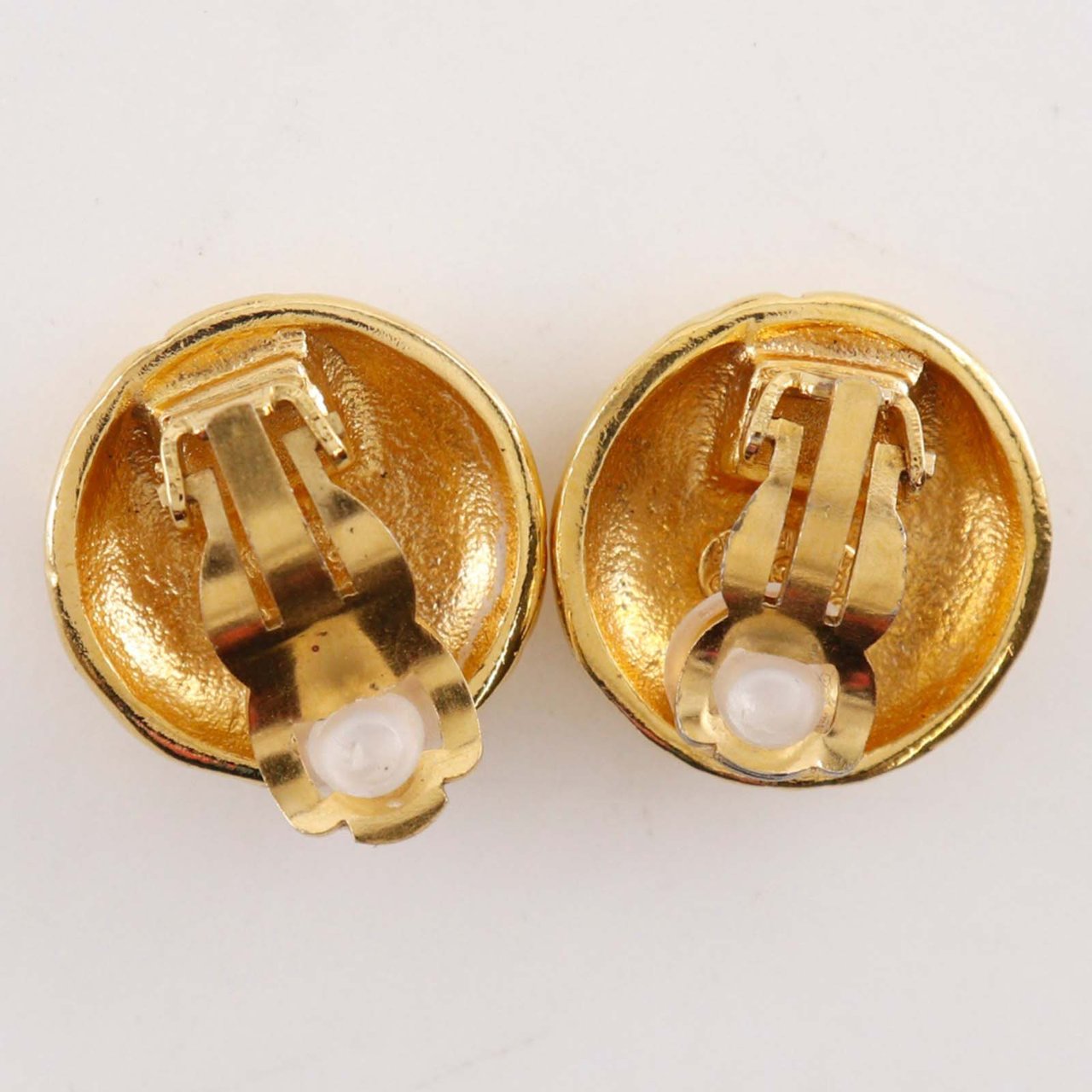 Chanel Vintage CC Clip-On Metal Goud