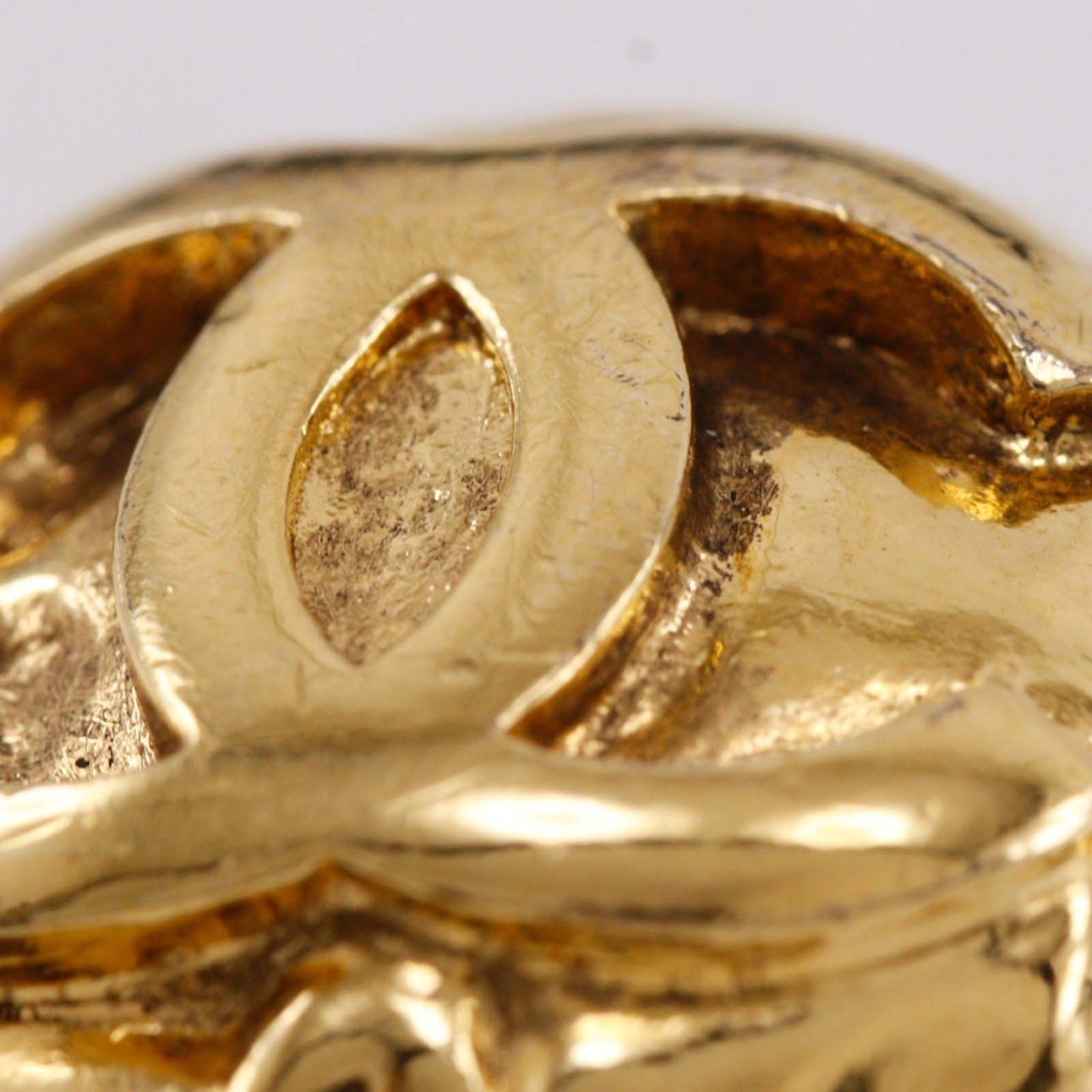 Chanel Vintage CC Clip-On Metal Goud