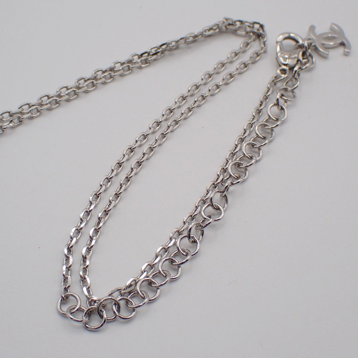 Chanel Chanel CC Heart Pendant Necklace Faux Pearls with Resin, Metal and Crystals Zilver