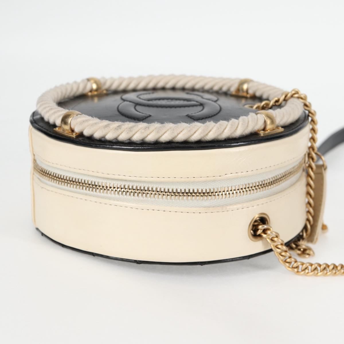 Chanel Chanel En Vogue Round Bag Crumpled Calfskin Small Zwart