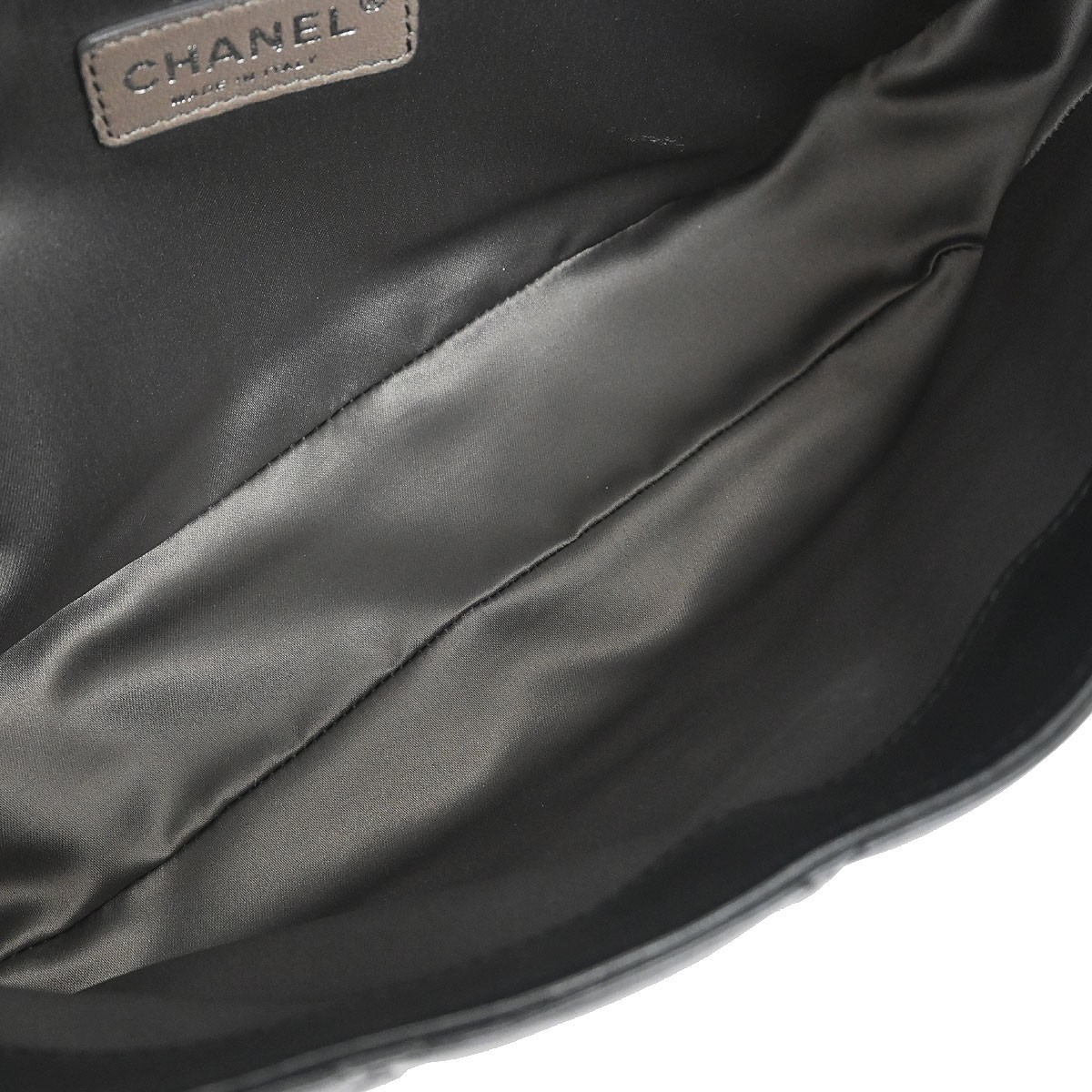 Chanel Chanel Door Latch Flap Shoulder Bag Quilted Leather Zwart