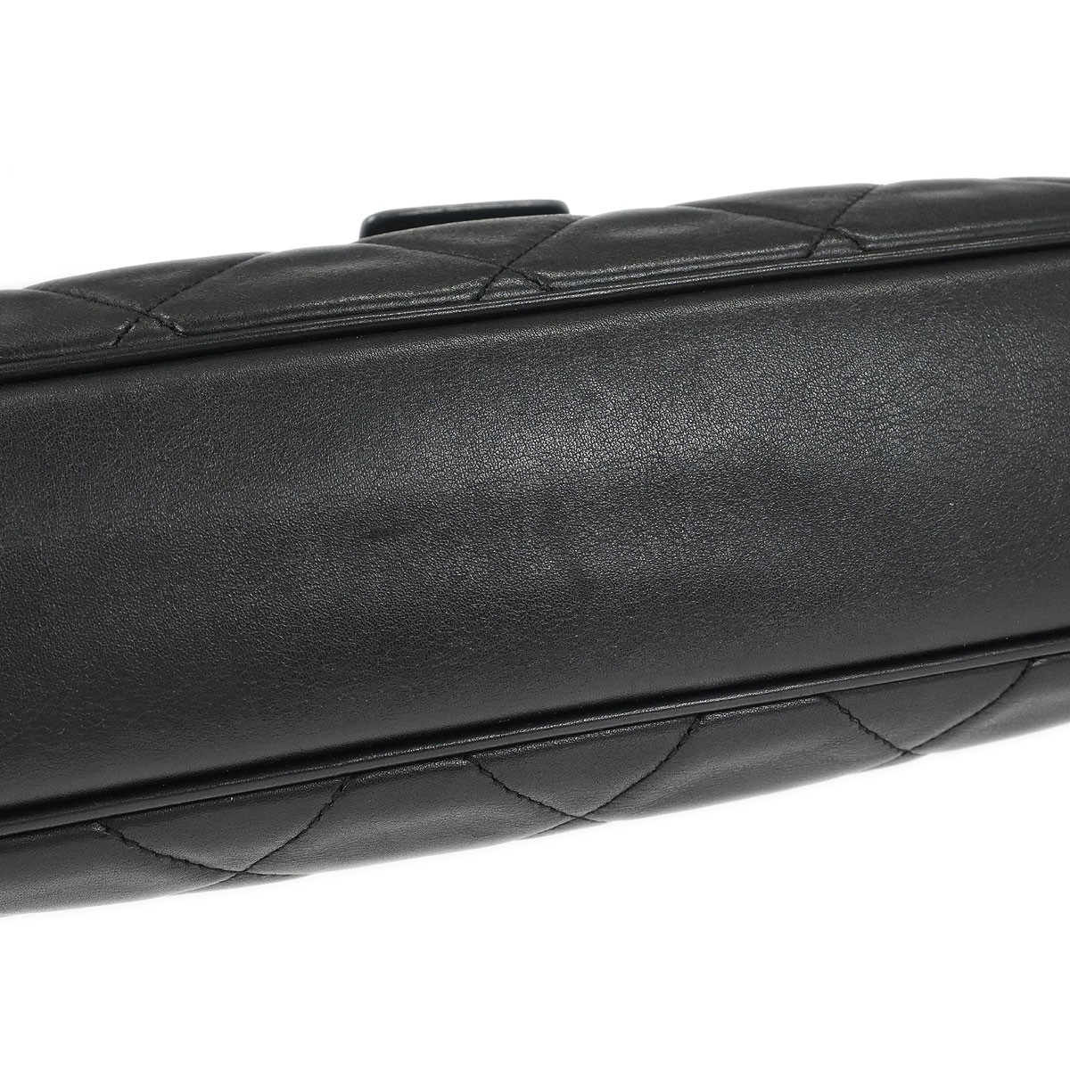 Chanel Chanel Door Latch Flap Shoulder Bag Quilted Leather Zwart