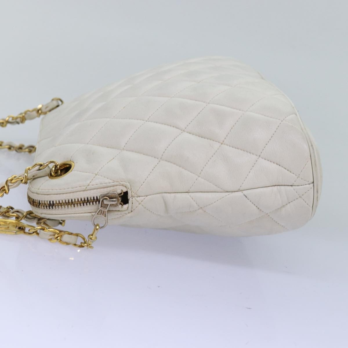 Chanel Vintage Zip Chain Quilted Caviar Medium Wit