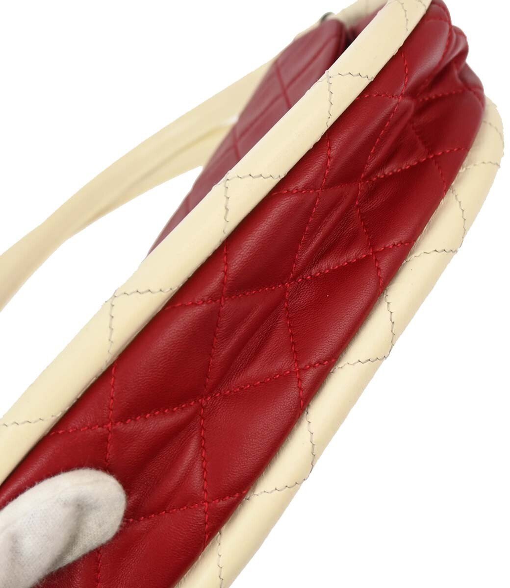 Chanel Hula Hoop Bag Quilted Lambskin Medium Rood