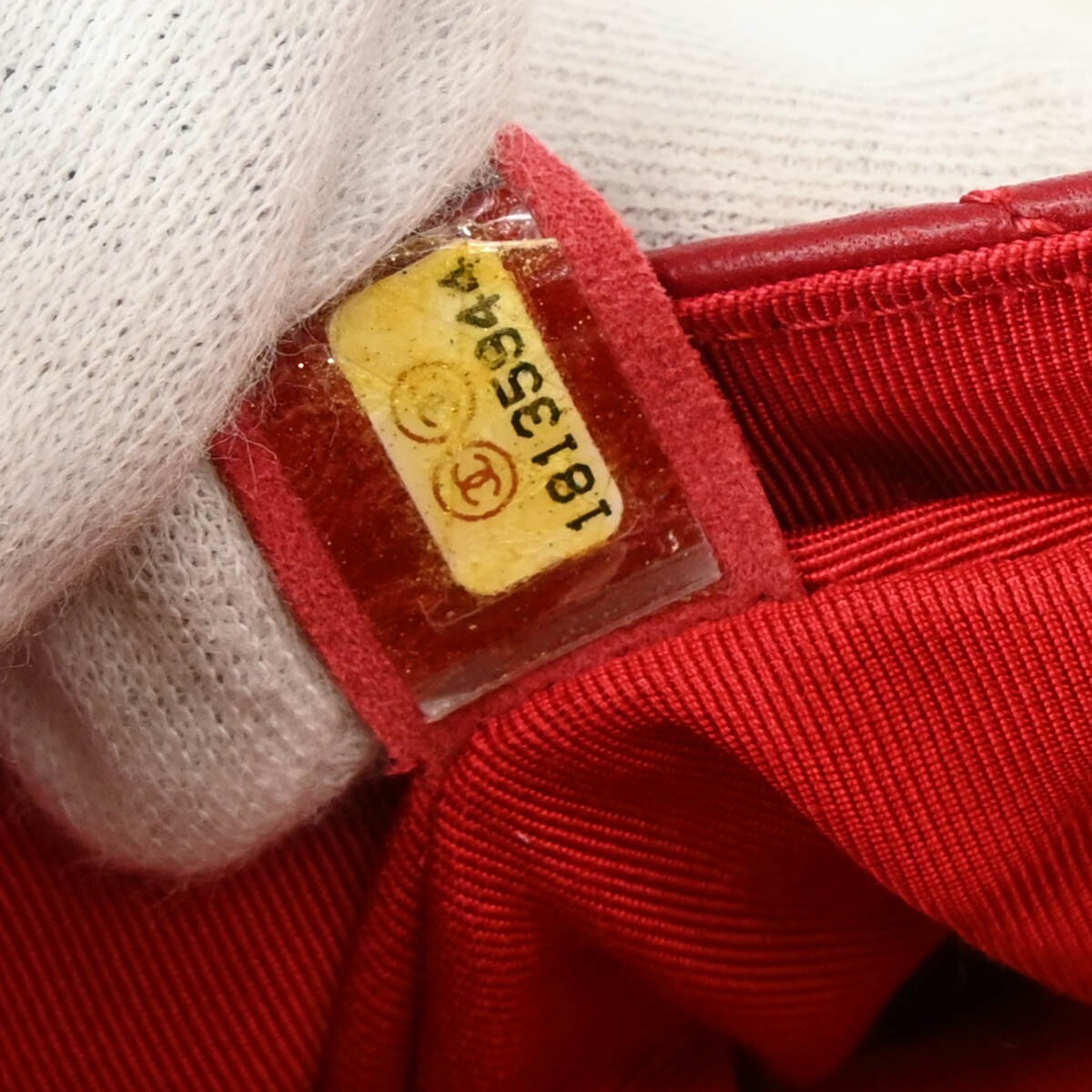 Chanel Chanel Hula Hoop Bag Quilted Lambskin Medium Rood