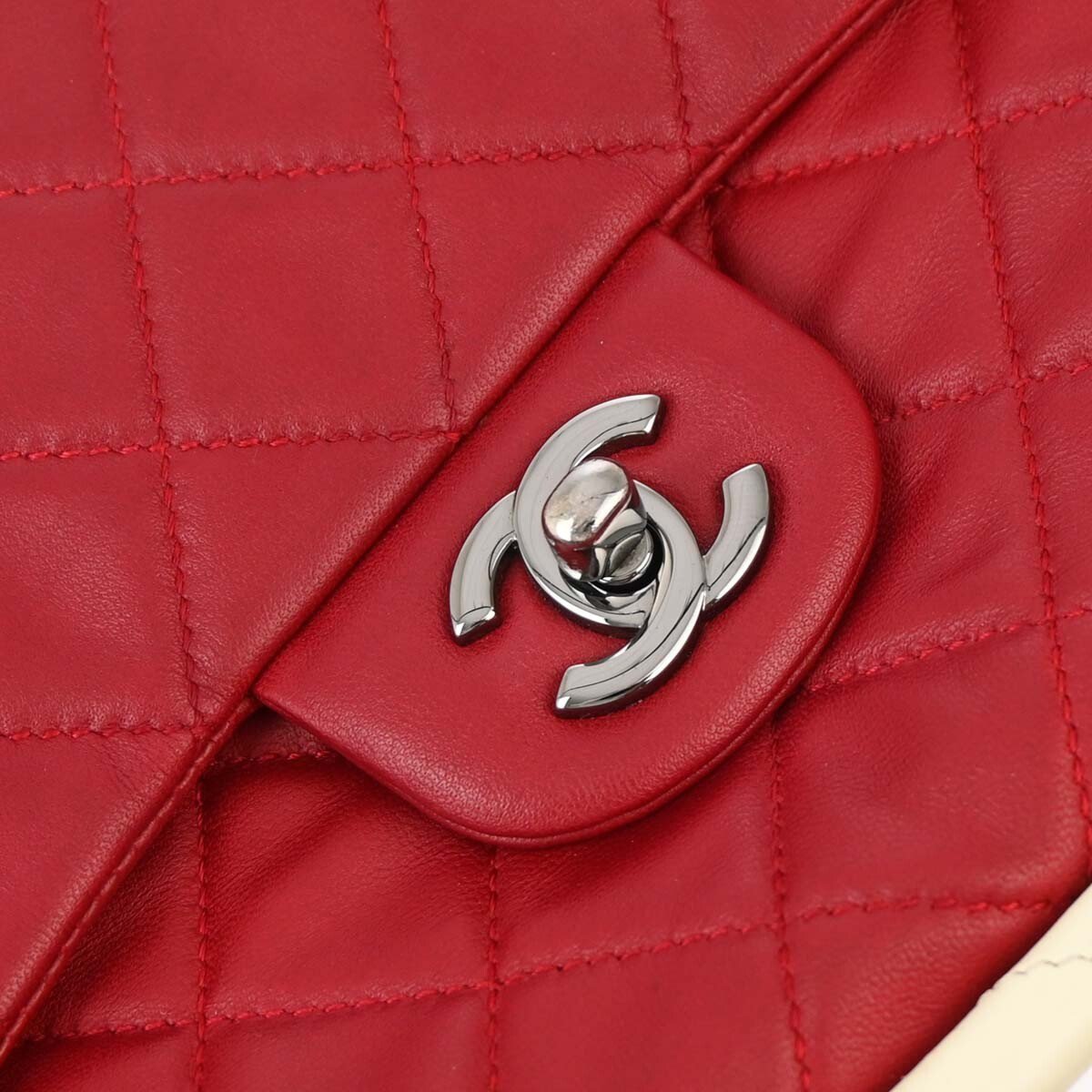 Chanel Hula Hoop Bag Quilted Lambskin Medium Rood
