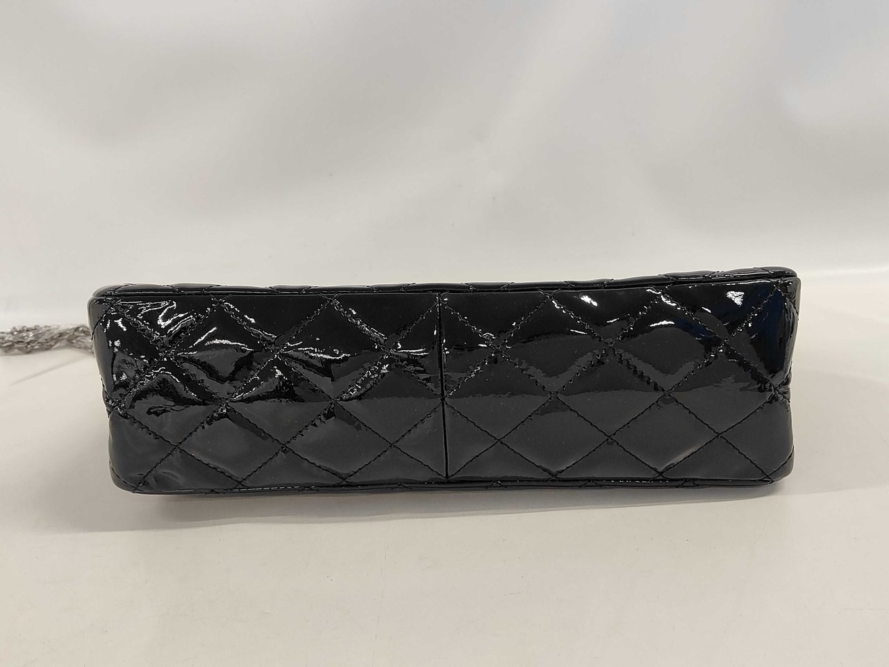 Chanel So Black Reissue 2.55 Flap Quilted Patent Large Zwart