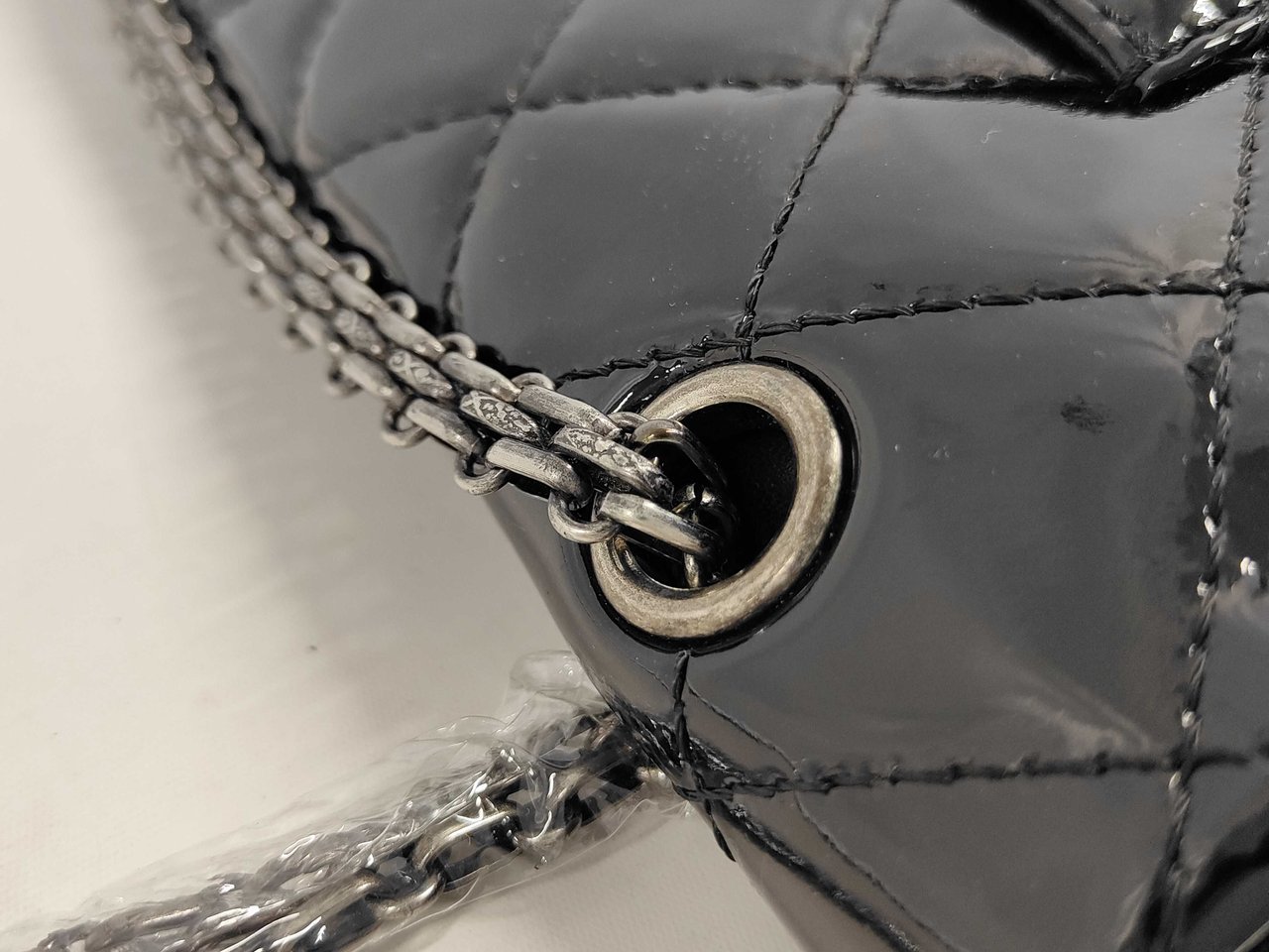 Chanel So Black Reissue 2.55 Flap Quilted Patent Large Zwart
