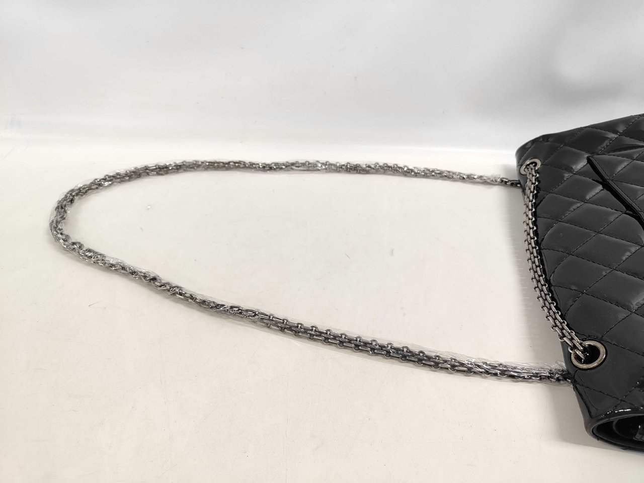 Chanel So Black Reissue 2.55 Flap Quilted Patent Large Zwart