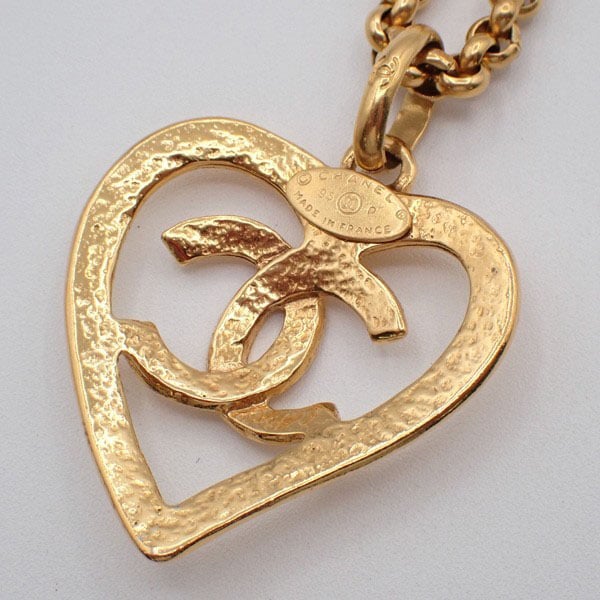 Chanel Chanel Vintage CC Heart Pendant Long Necklace Metal XL Goud
