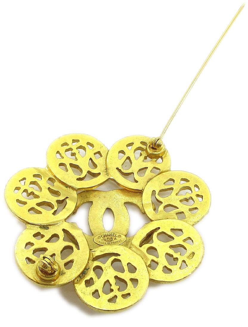 Chanel Vintage CC Flower Textured Metal Goud