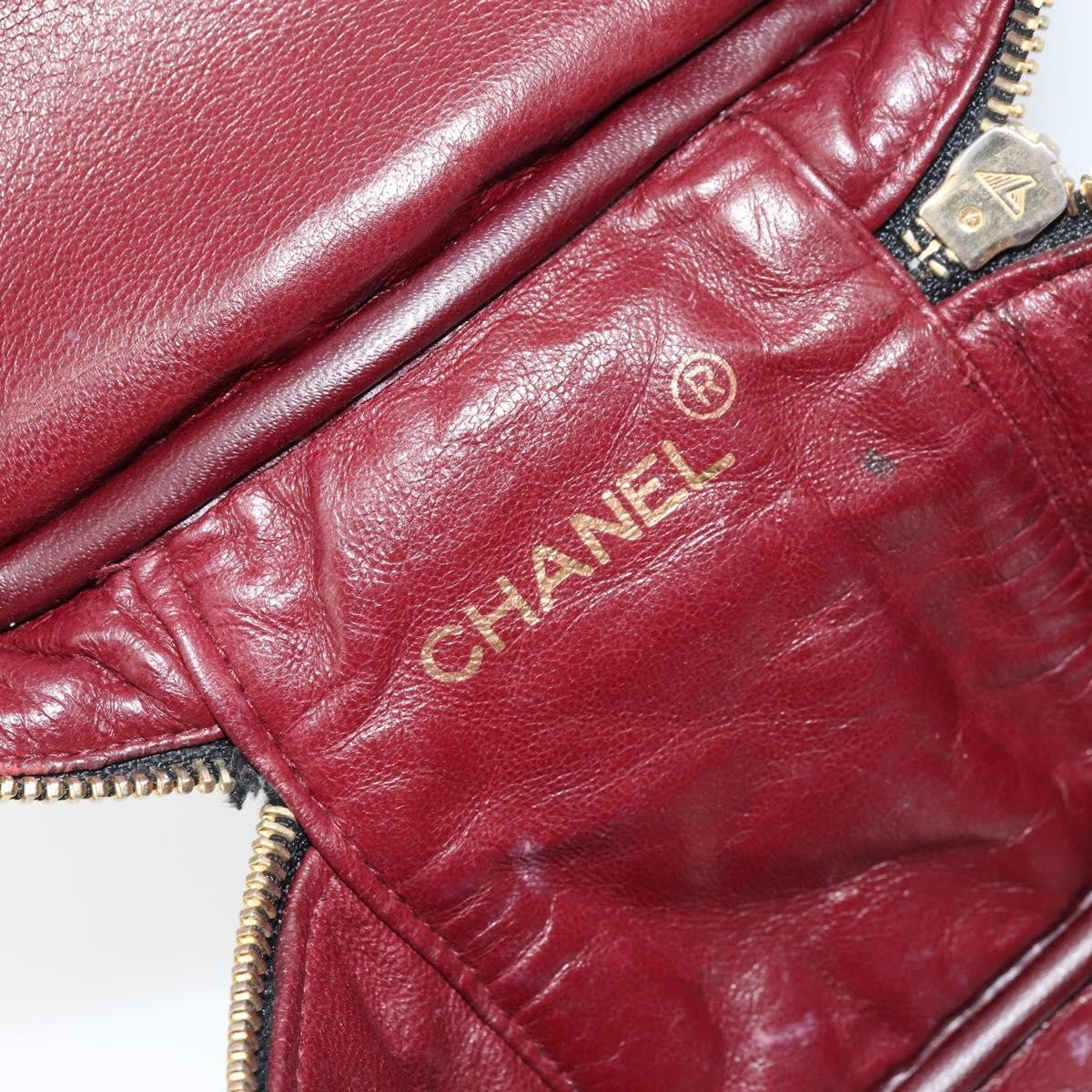 Chanel Chanel Vintage Cosmetic Case Quilted Lambskin Medium Zwart