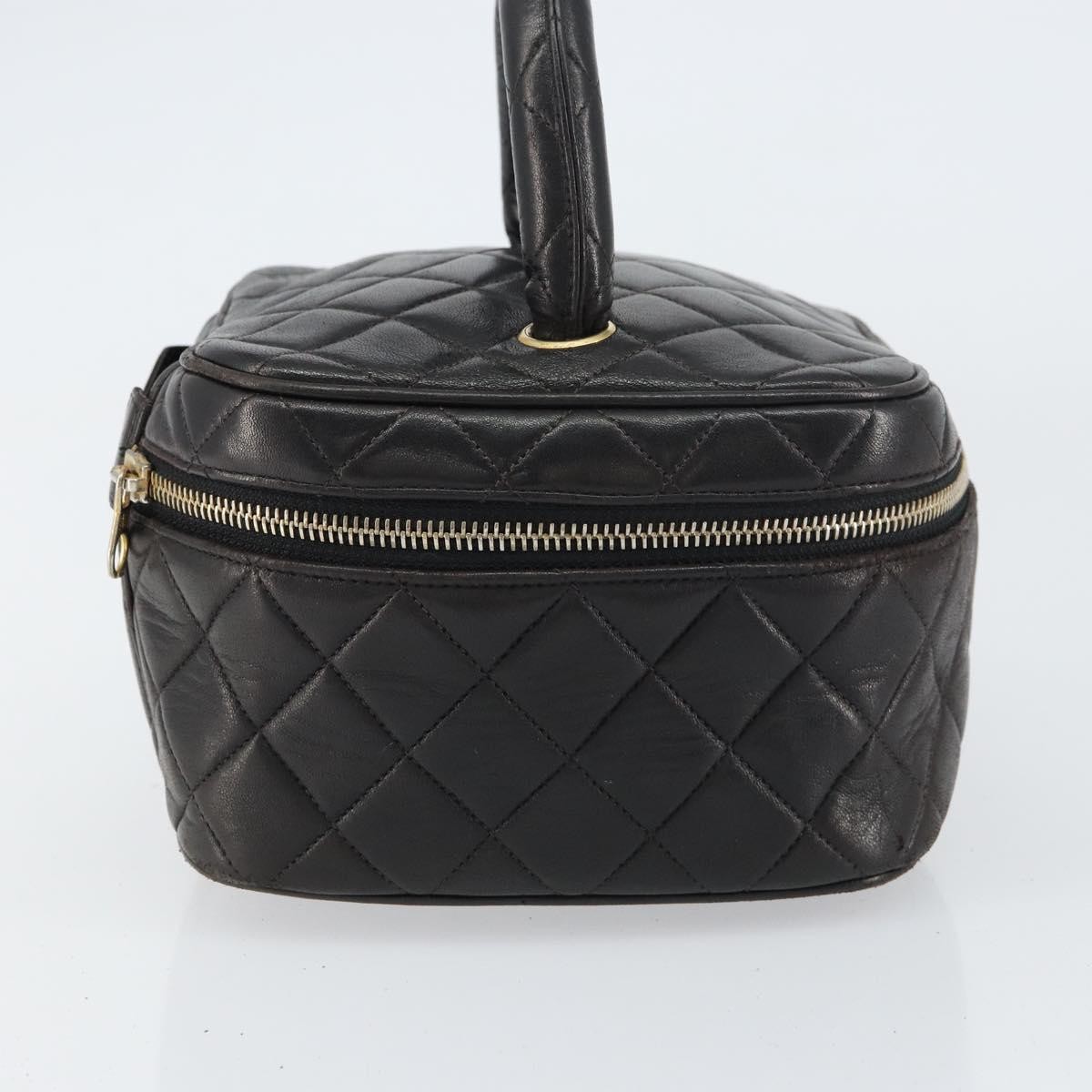 Chanel Chanel Vintage Cosmetic Case Quilted Lambskin Medium Zwart
