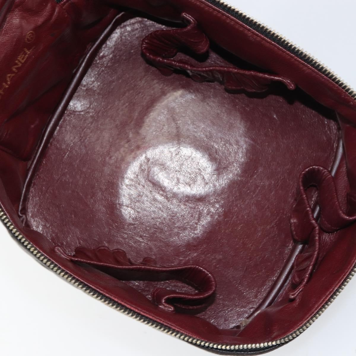 Chanel Chanel Vintage Cosmetic Case Quilted Lambskin Medium Zwart