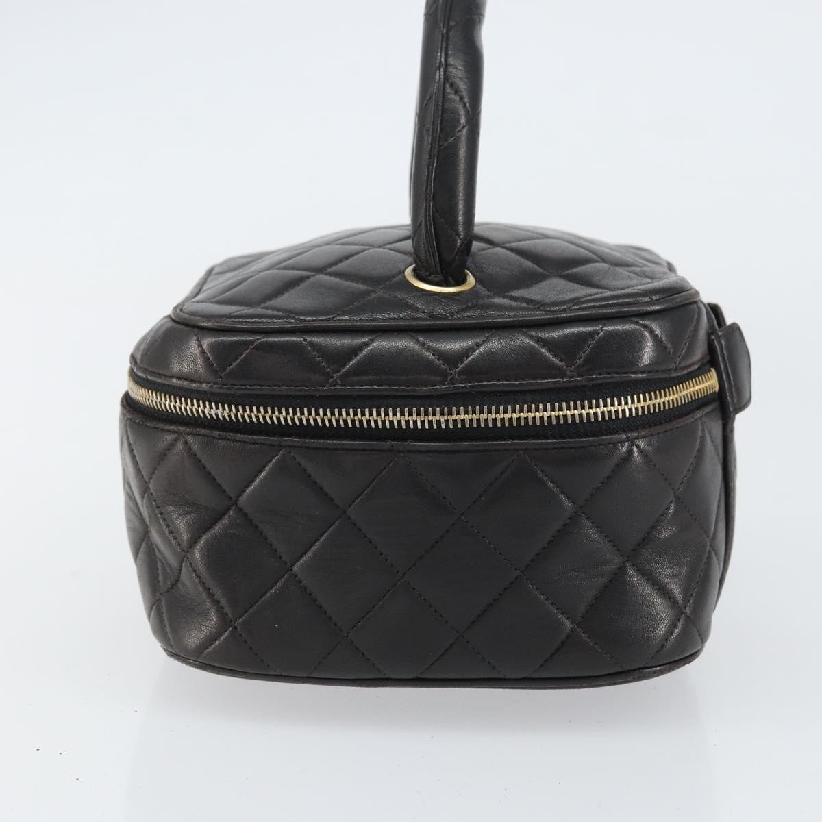 Chanel Chanel Vintage Cosmetic Case Quilted Lambskin Medium Zwart
