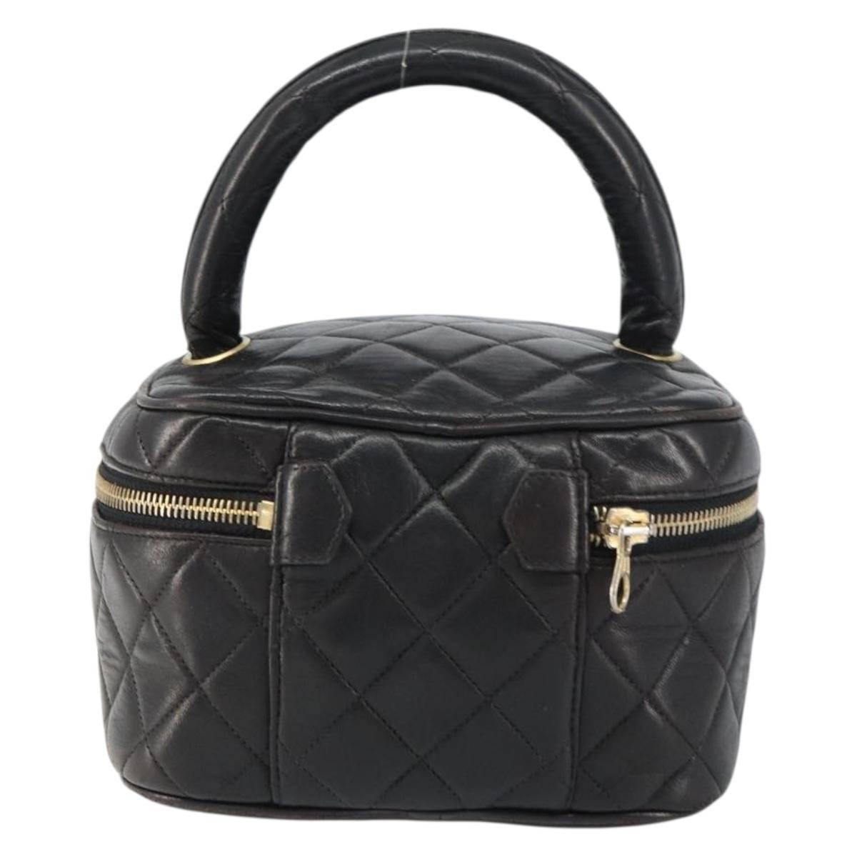 Chanel Chanel Vintage Cosmetic Case Quilted Lambskin Medium Zwart
