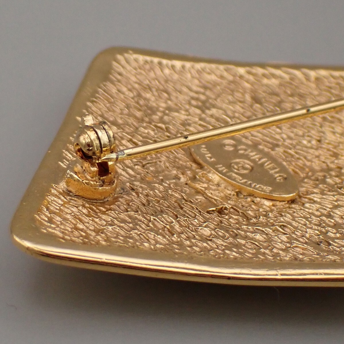 Chanel Chanel Vintage CC Diamond Brooch Metal Goud