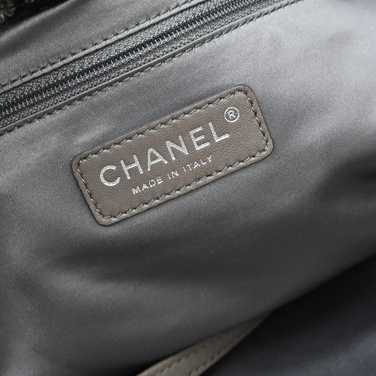 Chanel Funny Tweed Bon Bon Tote Lambskin Large Divers