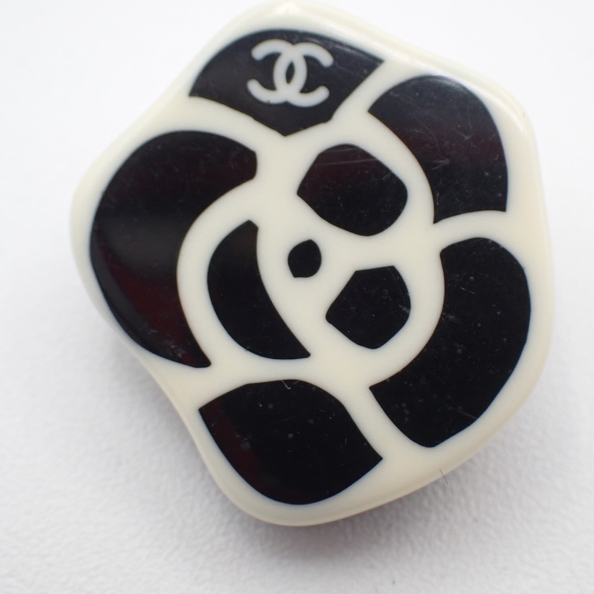 Chanel Chanel Vintage Camellia Clip-On Earrings Plastic Wit