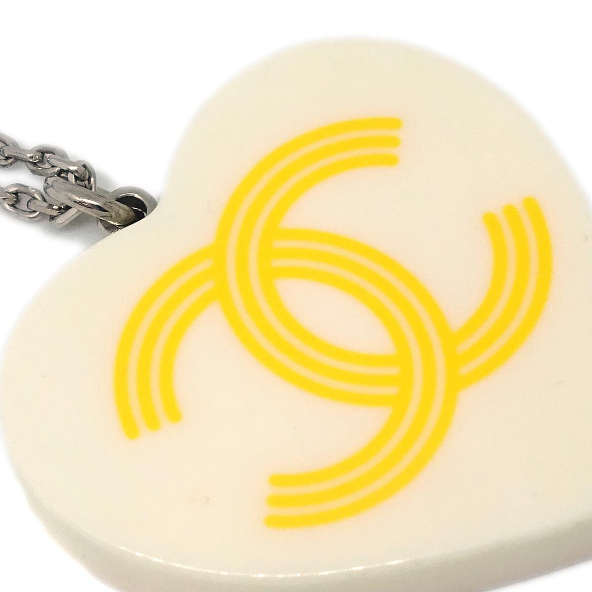 Chanel Chanel CC Heart Pendant Necklace Metal and Enamel Zilver