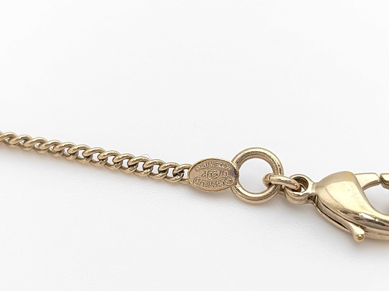 Chanel Barrettes Logo Chanel Plated Gold Goud