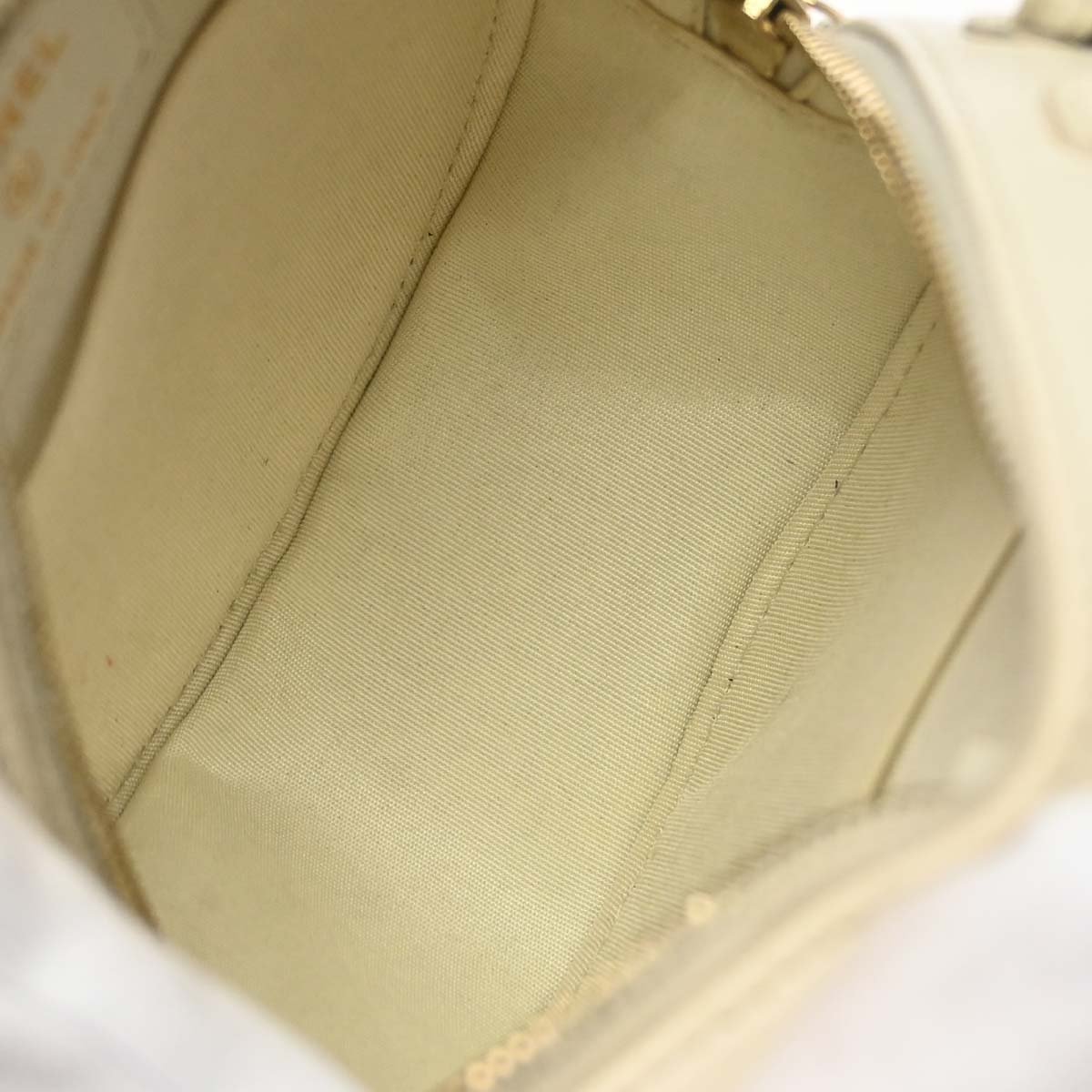 Chanel Round Clutch with Chain Quilted Lambskin Mini Wit