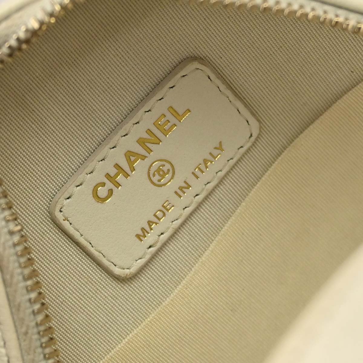 Chanel Round Clutch with Chain Quilted Lambskin Mini Wit