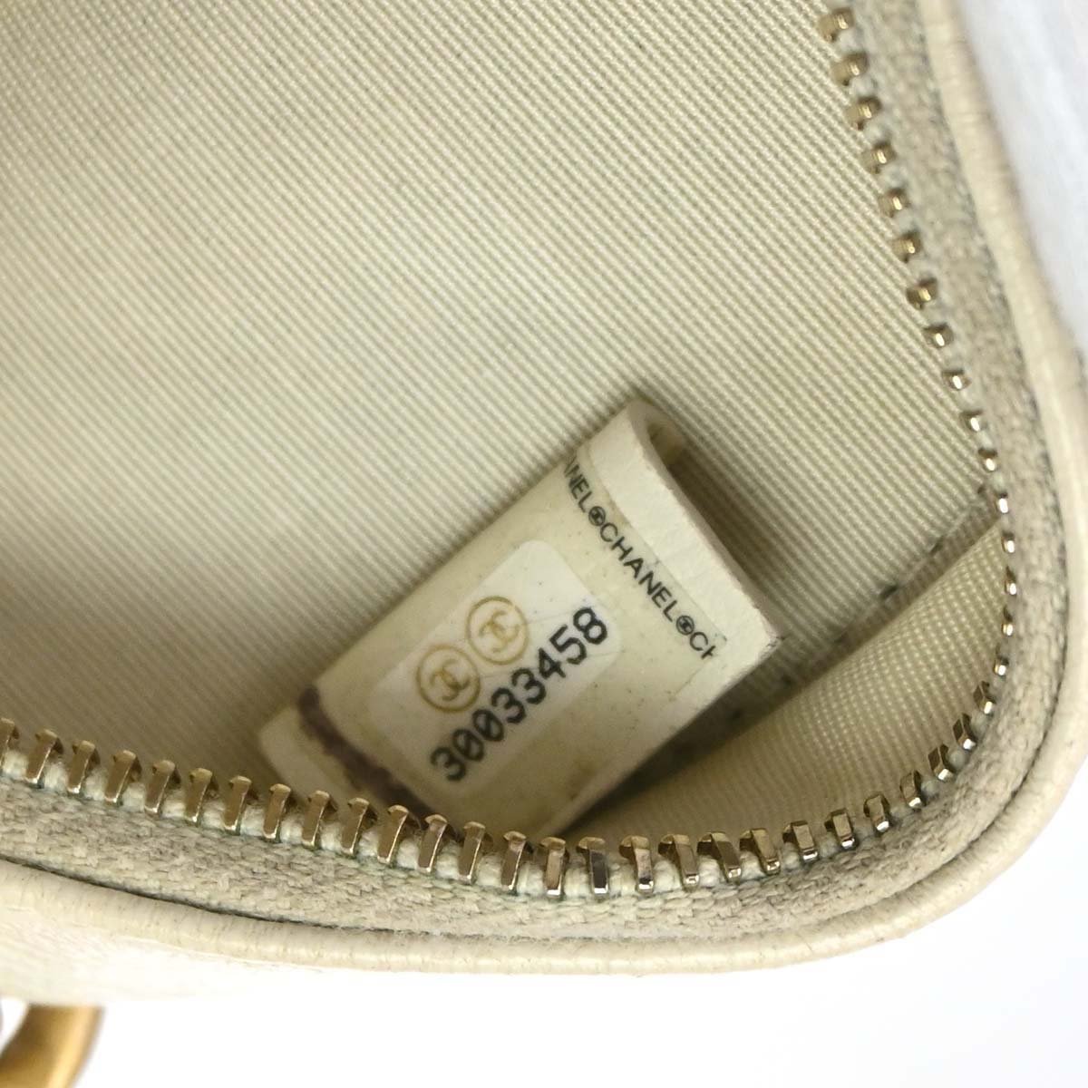 Chanel Round Clutch with Chain Quilted Lambskin Mini Wit