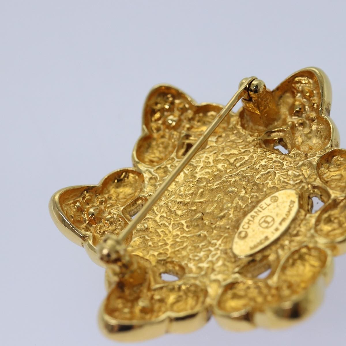 Chanel Chanel Baroque CC Brooch Metal Goud