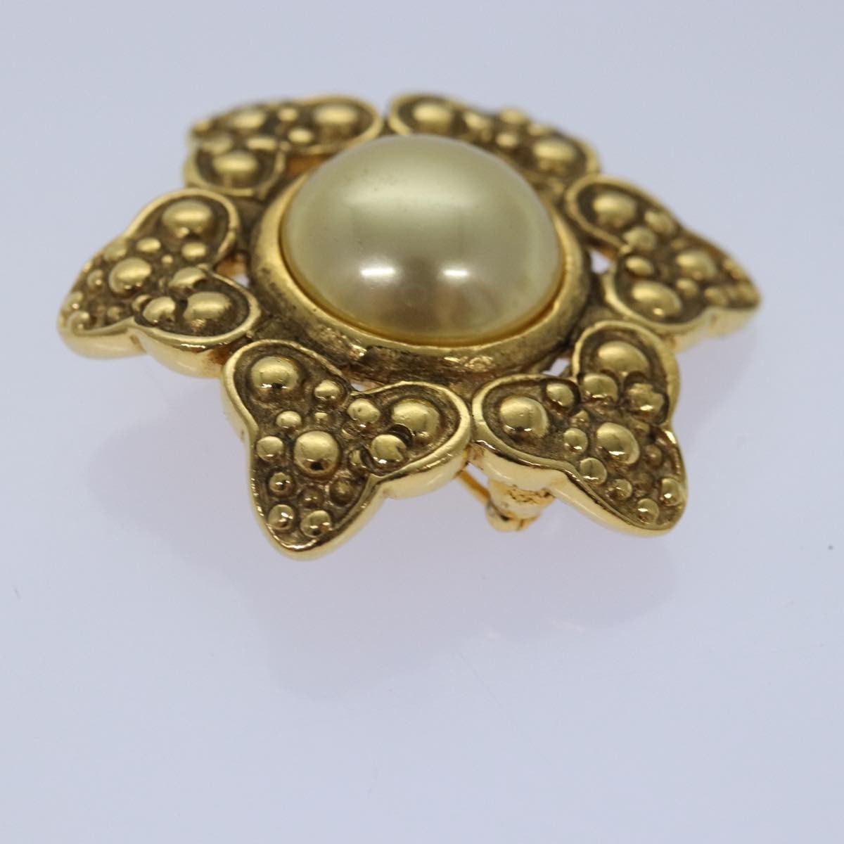 Chanel Chanel Baroque CC Brooch Metal Goud