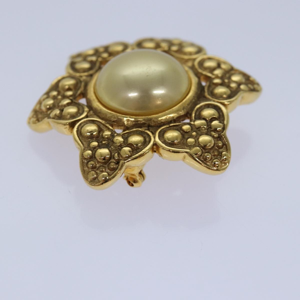 Chanel Chanel Baroque CC Brooch Metal Goud