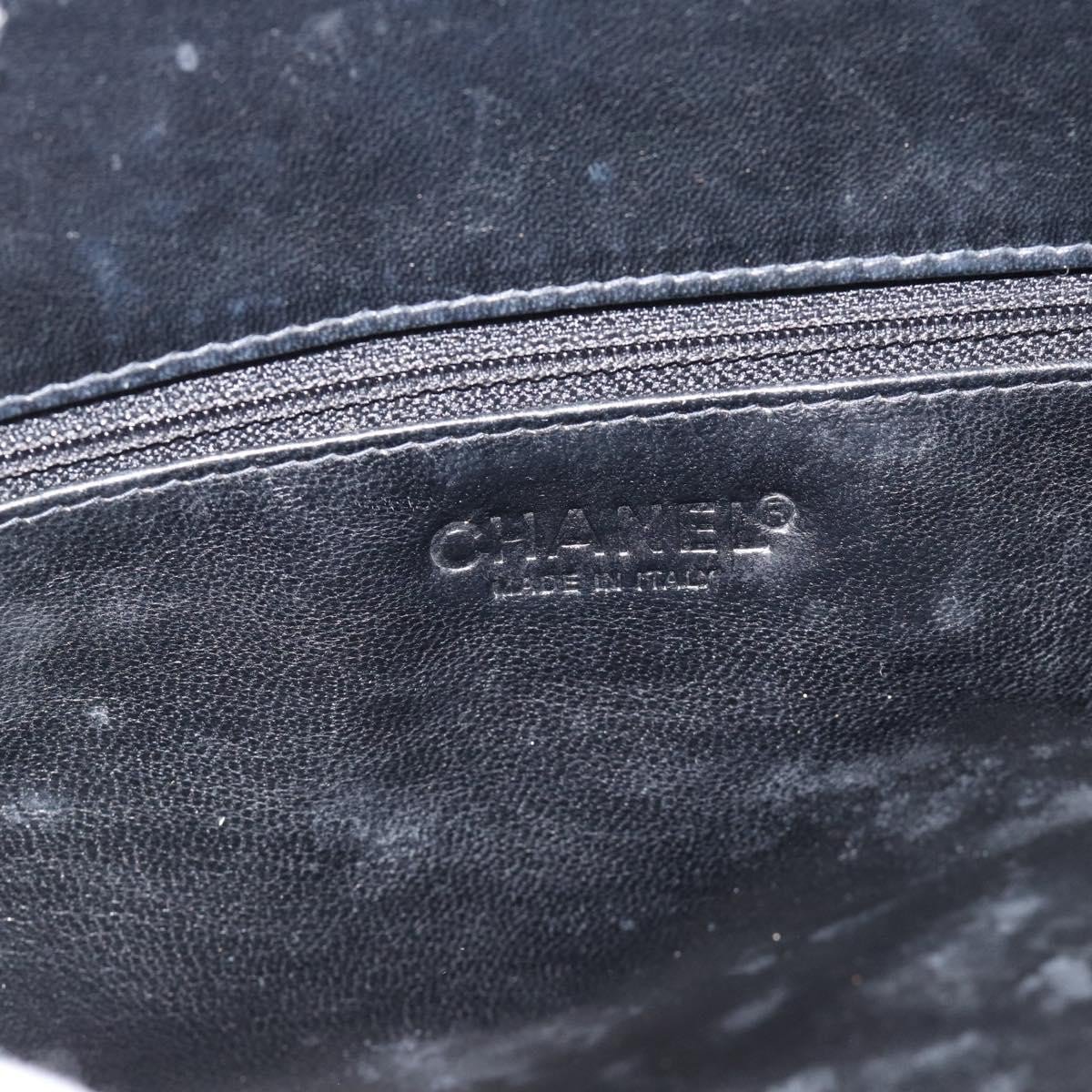 Chanel Chocolate Bar CC Tote Quilted Patent Small Zwart