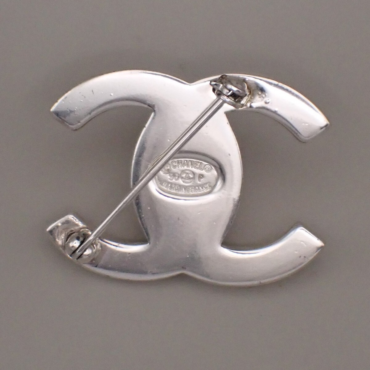 Chanel Chanel Vintage CC Turnlock Brooch Metal Zilver