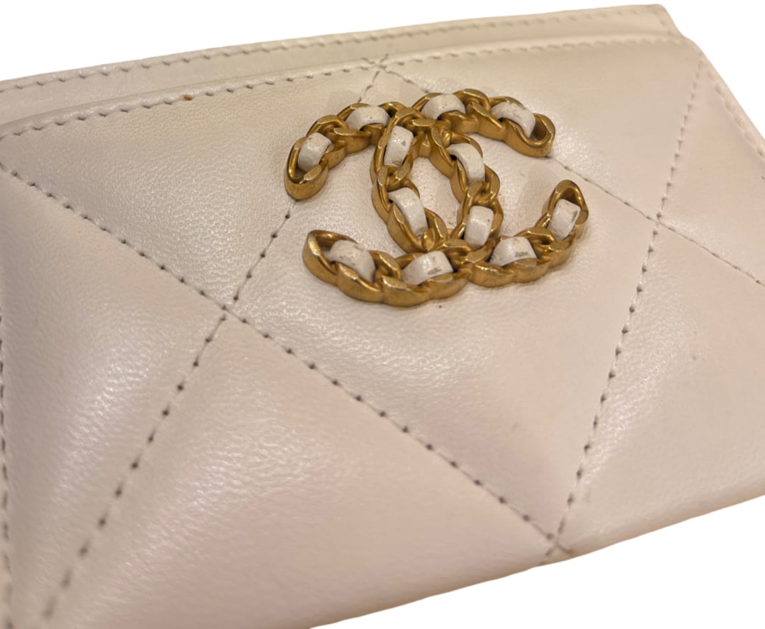 Chanel 19 Card Holder Quilted Iridescent Calfskin Wit