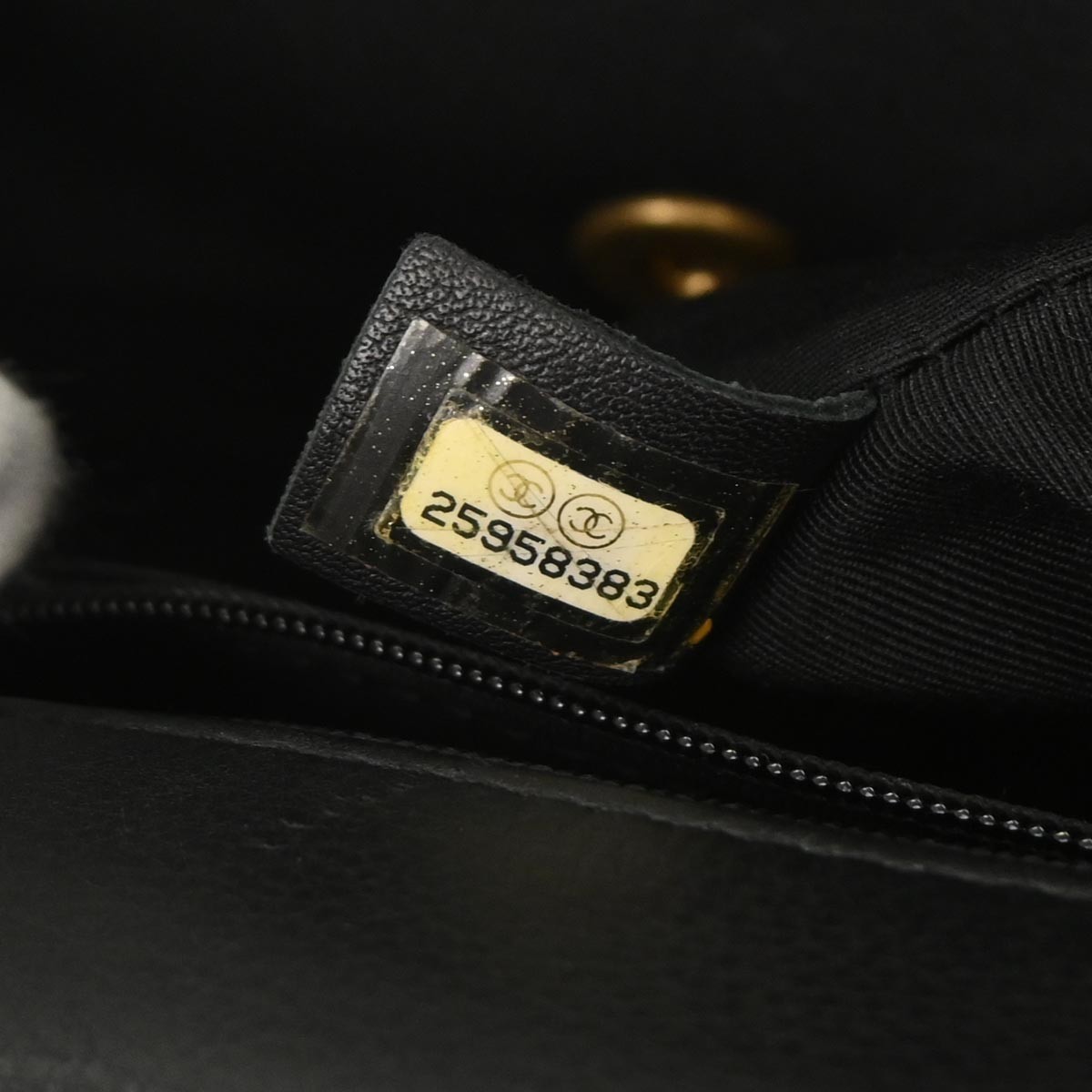 Chanel Chanel Rock the Corner Flap Bag Chevron Leather Medium Zwart