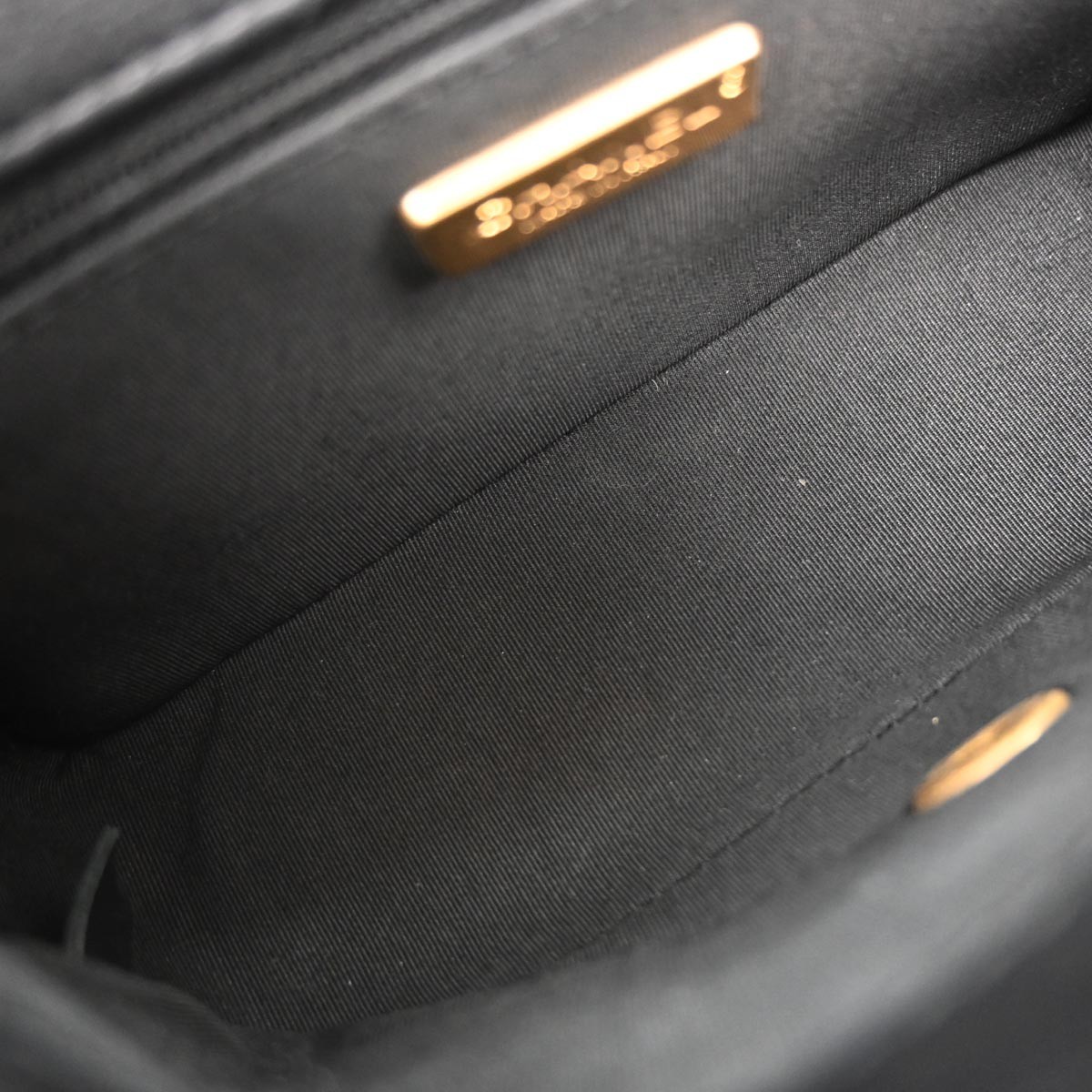 Chanel Chanel Rock the Corner Flap Bag Chevron Leather Medium Zwart