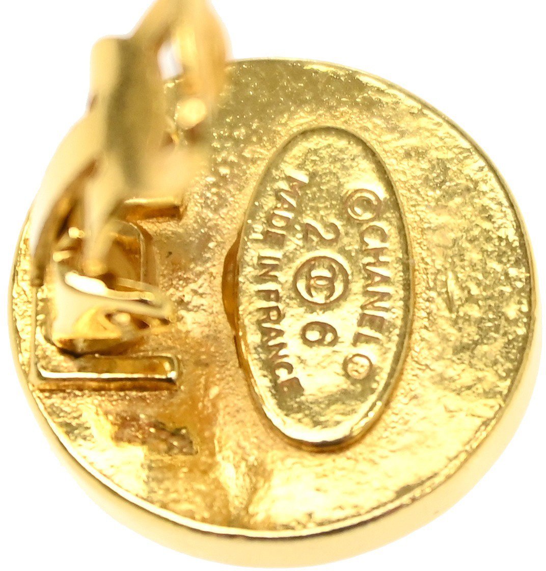 Chanel CC Round Stud Metal and Enamel Zwart