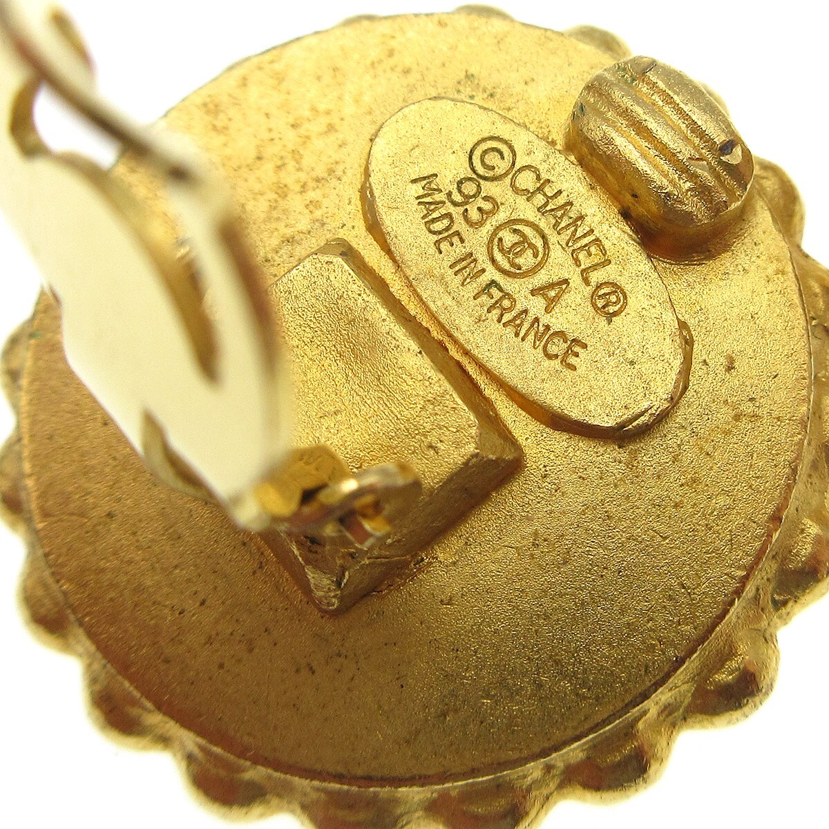 Chanel Chanel CC Round Stud Earrings Metal and Enamel Goud