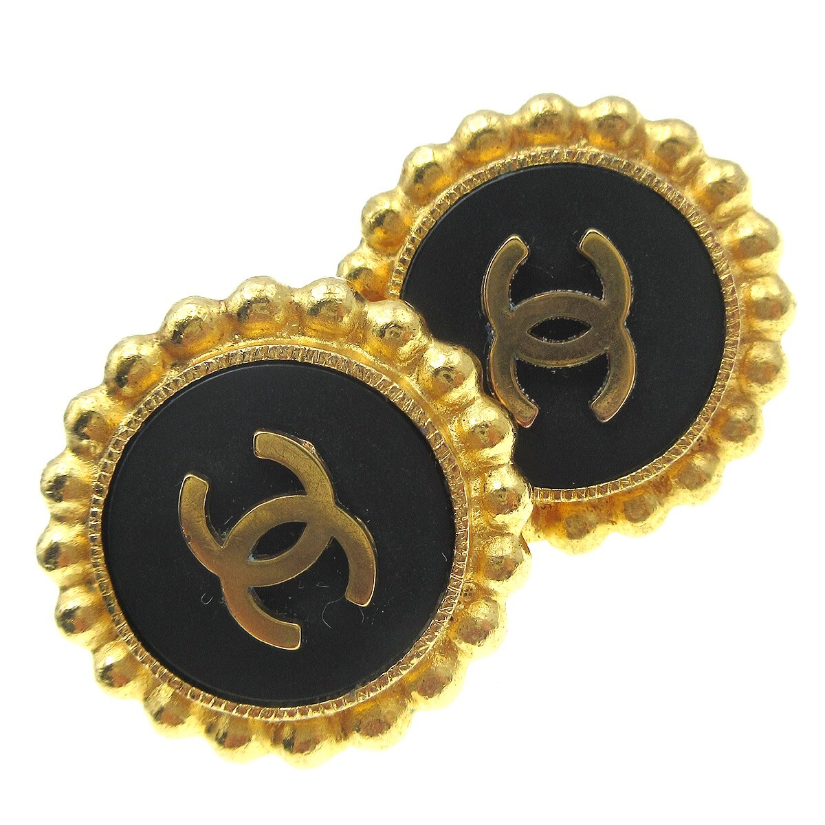 Chanel Chanel CC Round Stud Earrings Metal and Enamel Goud