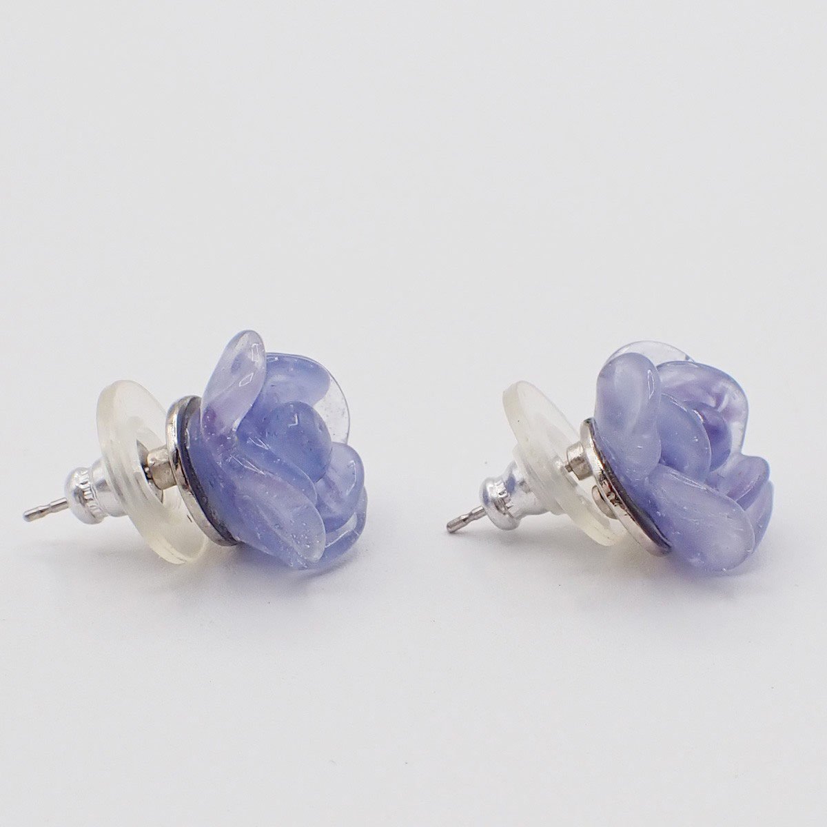 Chanel Chanel Vintage Camellia Earrings Plastic Paars