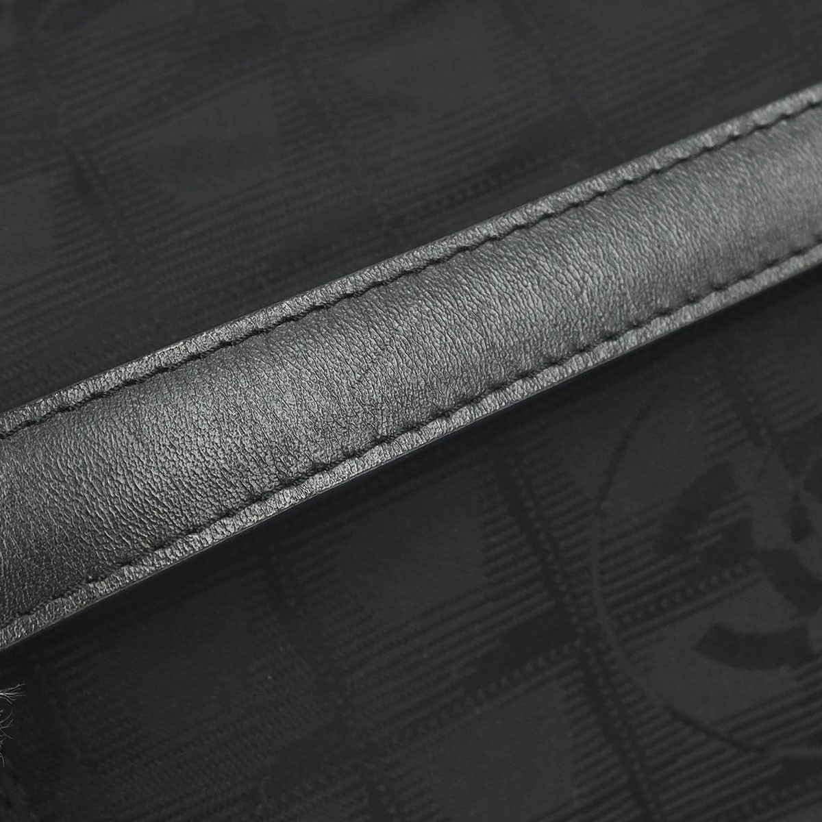 Chanel Chanel Travel Line Barrel Bag Nylon Small Zwart