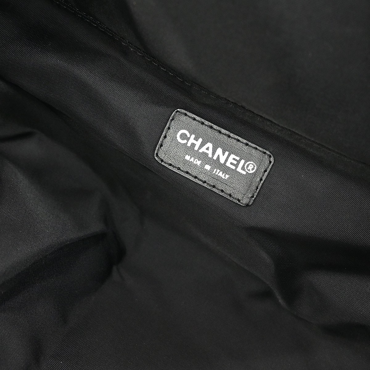 Chanel Chanel Travel Line Barrel Bag Nylon Small Zwart
