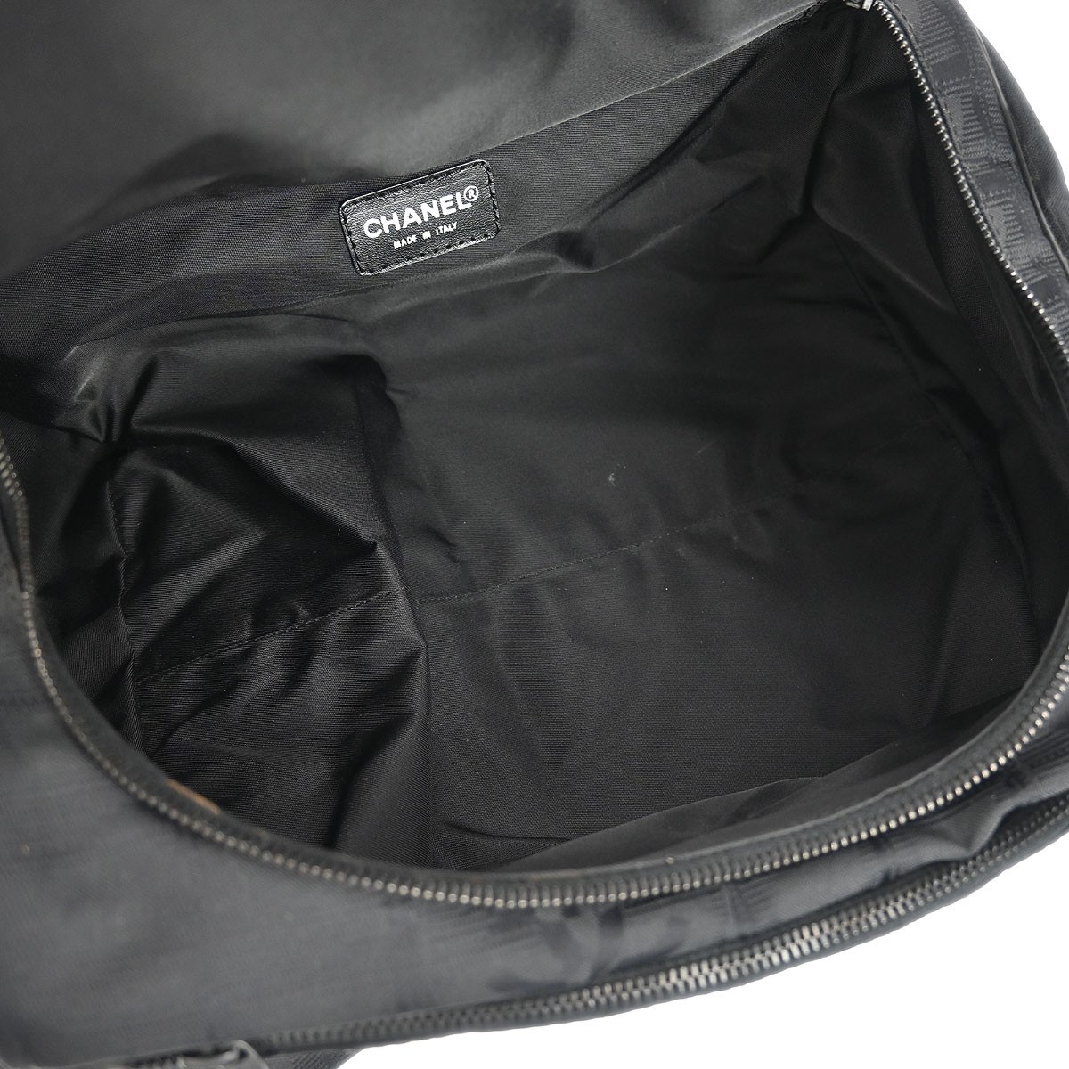 Chanel Chanel Travel Line Barrel Bag Nylon Small Zwart