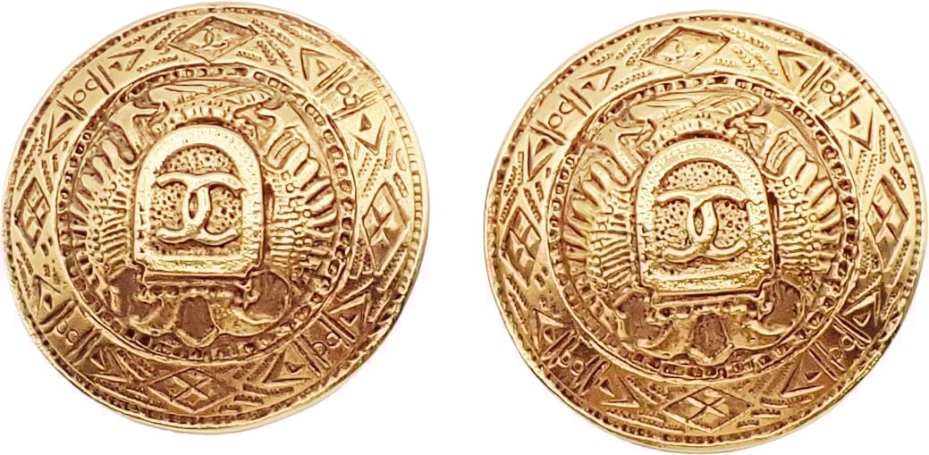 Chanel Chanel Vintage CC Crest Round Clip-On Earrings Metal Goud