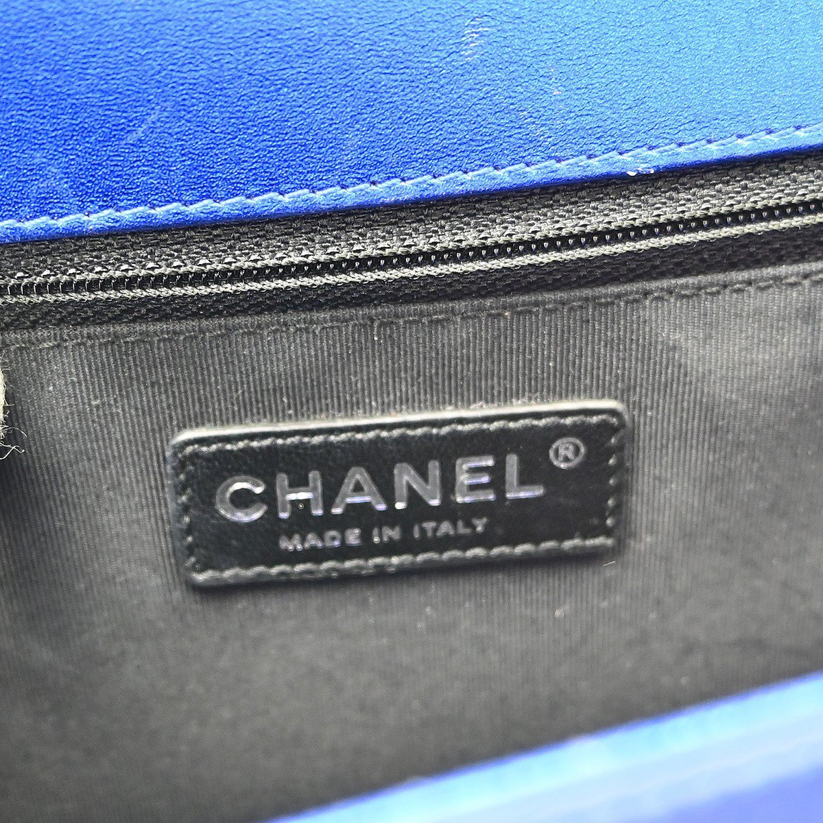Chanel Boy Flap Quilted Patent New Medium Blauw