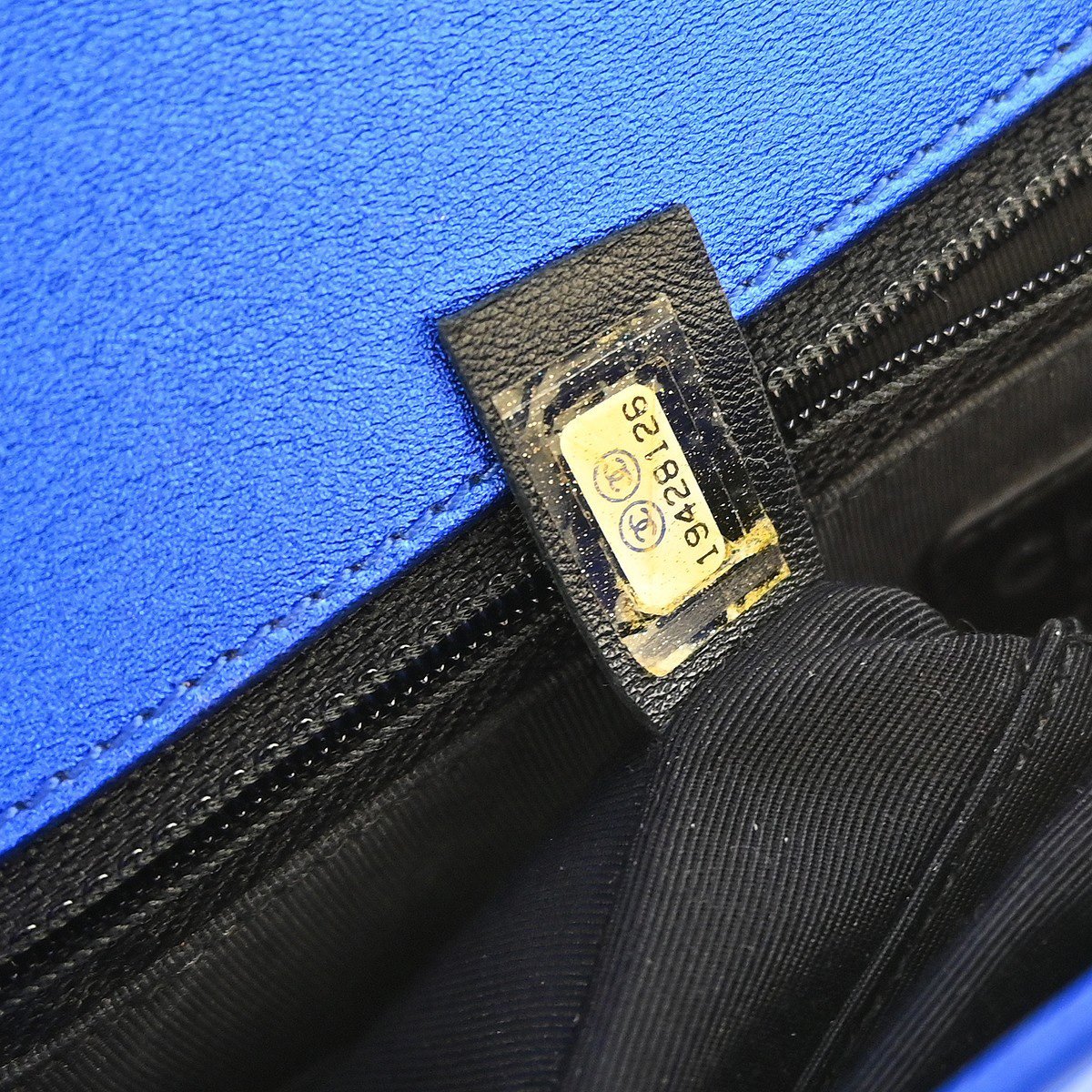 Chanel Boy Flap Quilted Patent New Medium Blauw