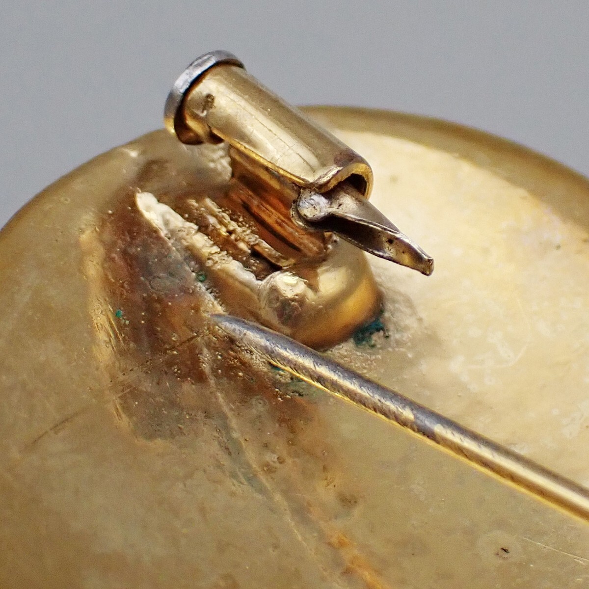 Chanel Chanel Vintage CC Heart Brooch Metal Goud