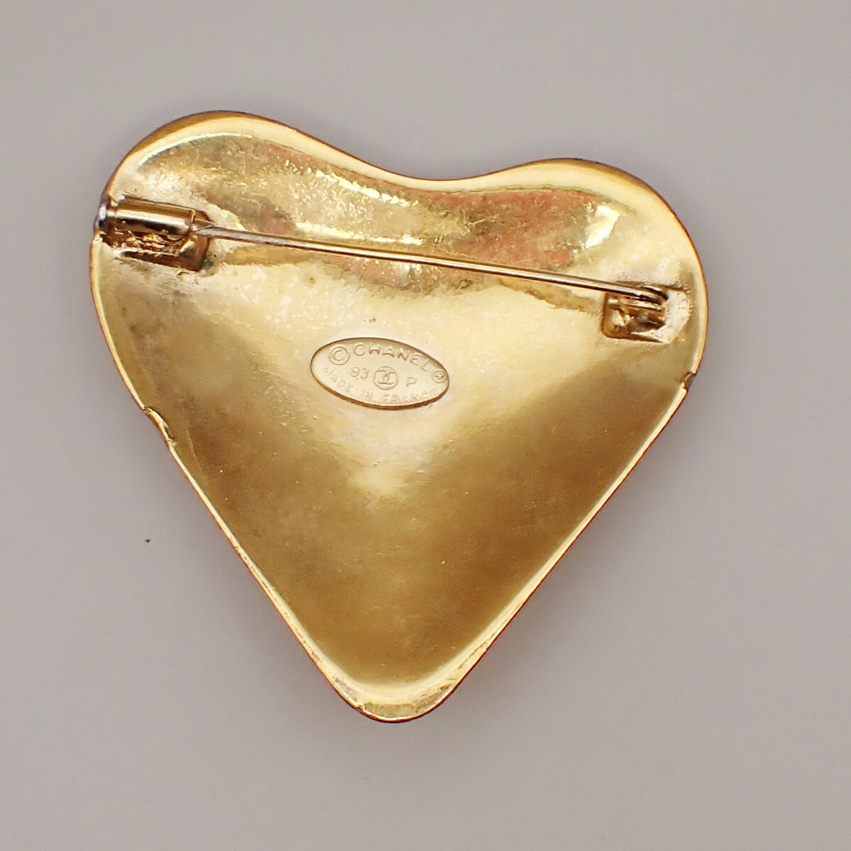 Chanel Chanel Vintage CC Heart Brooch Metal Goud